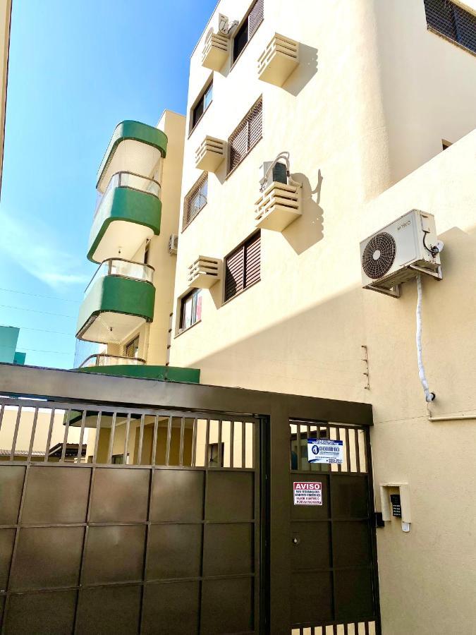 Apto No Centro Perto Do Shopping Com 2 Quartos De Casal Arcond Wifi Fibra Homeoffice E Garagem Em Дорадус Экстерьер фото
